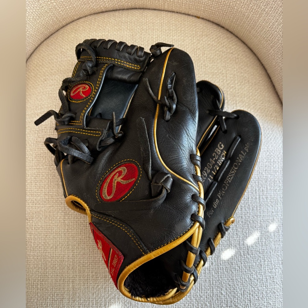 Rawlings 
R9204-2BG
11 1/2 inch - Picture 3 of 7